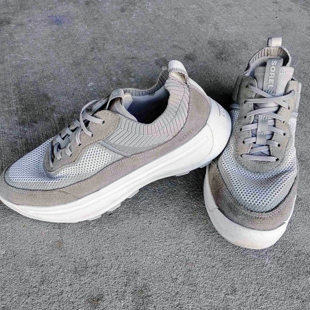 Like New Sorel Kinetic Breakthru Sneakers Gray Wo 8